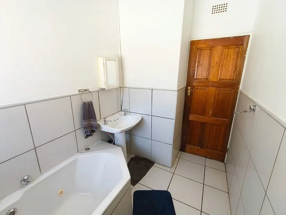 Exceptional 4 Bedroom Home To Rent – Perfect for Airbnb, Boutique Guesthouse, Corporate Accommodation or Large Family Living, photo 37 of 46