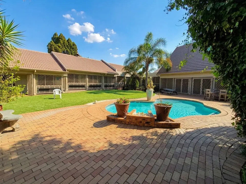 Exceptional 4 Bedroom Home To Rent – Perfect for Airbnb, Boutique Guesthouse, Corporate Accommodation or Large Family Living, photo 45 of 46