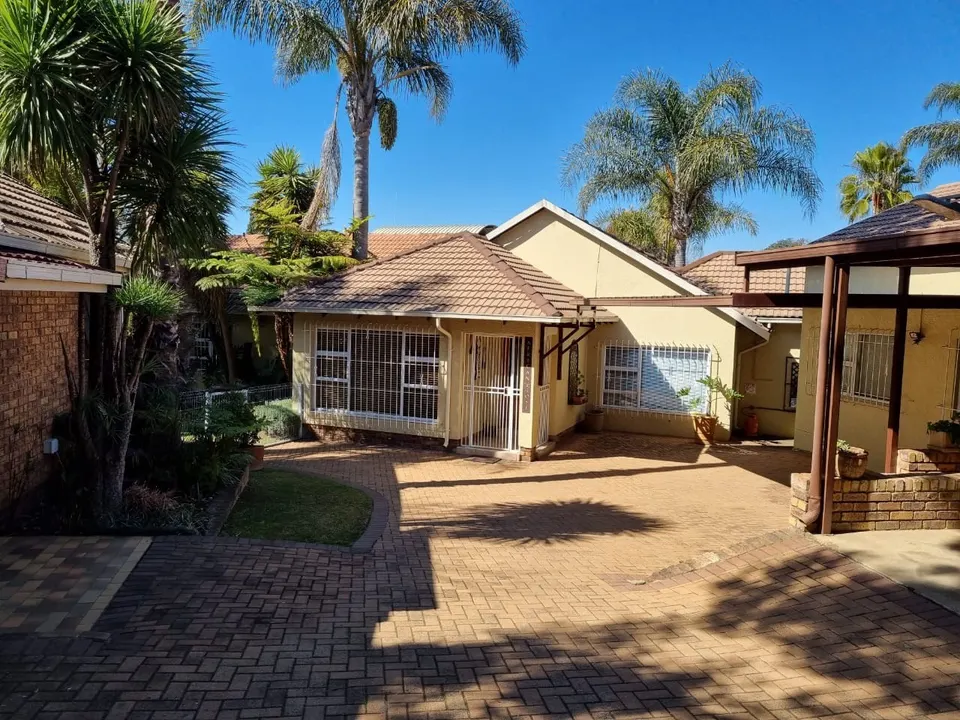 Modern 3 Bedroom house To Rent in Van Riebeeck Park, Kempton Park, photo 1 of 23