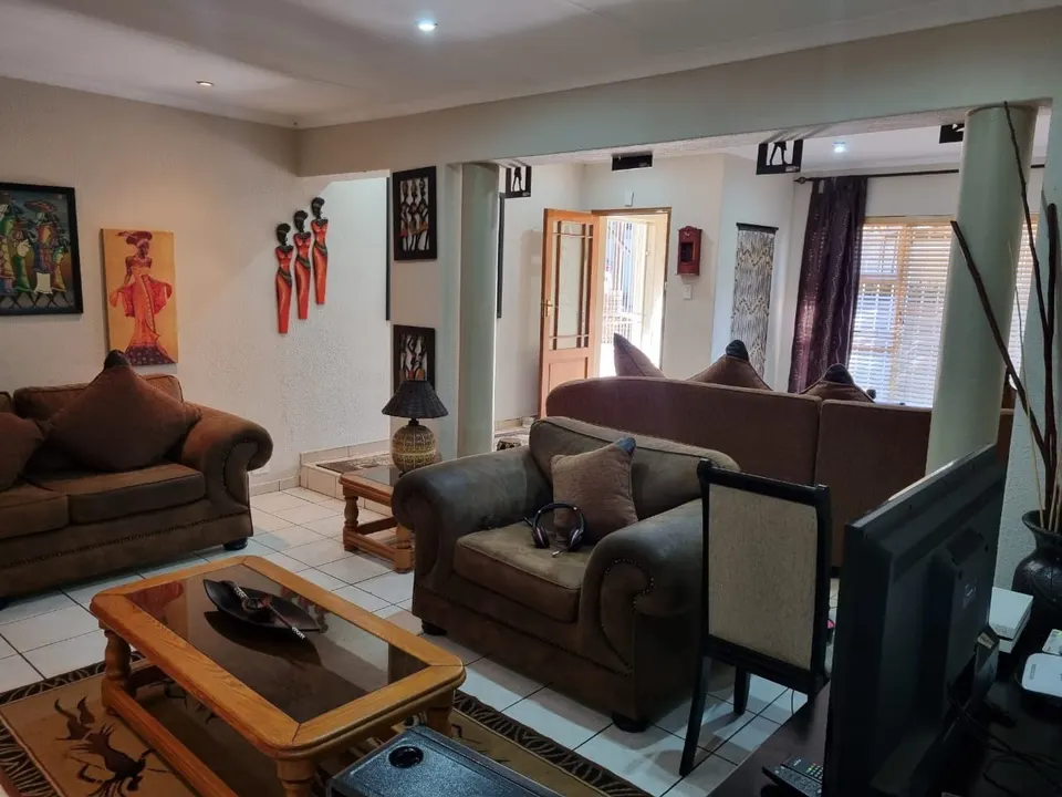 Modern 3 Bedroom house To Rent in Van Riebeeck Park, Kempton Park, photo 8 of 23