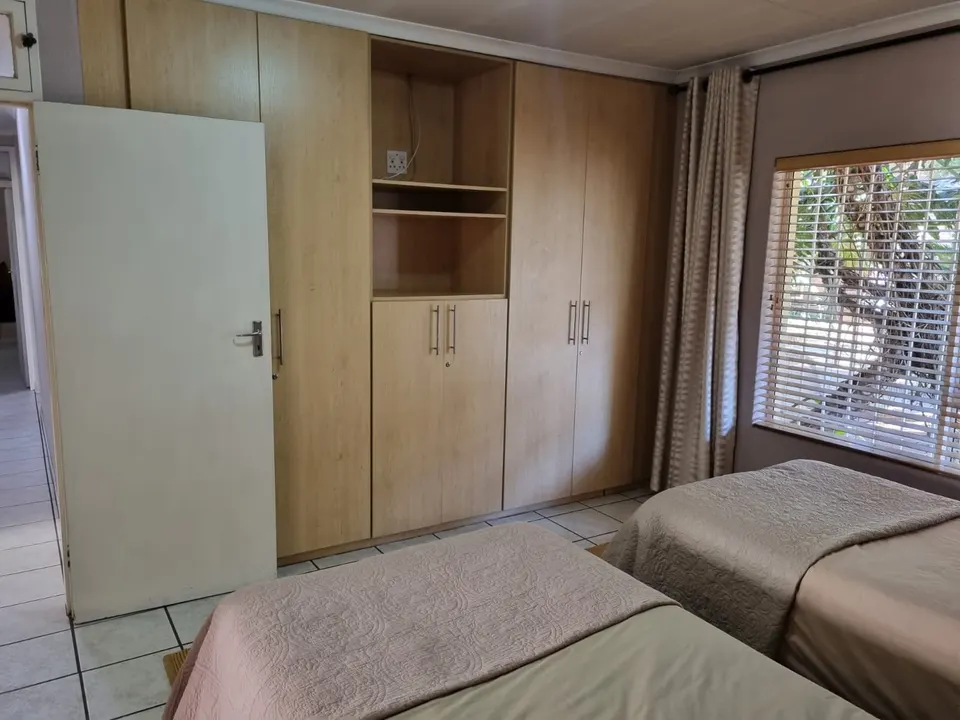 Modern 3 Bedroom house To Rent in Van Riebeeck Park, Kempton Park, photo 14 of 23