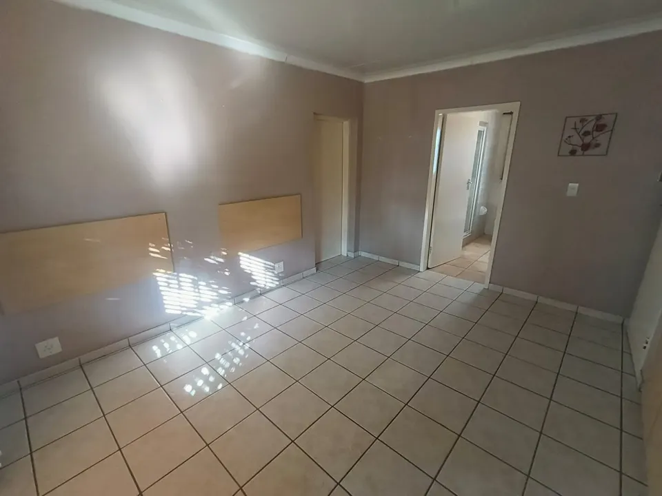 Modern 3 Bedroom house To Rent in Van Riebeeck Park, Kempton Park, photo 15 of 23
