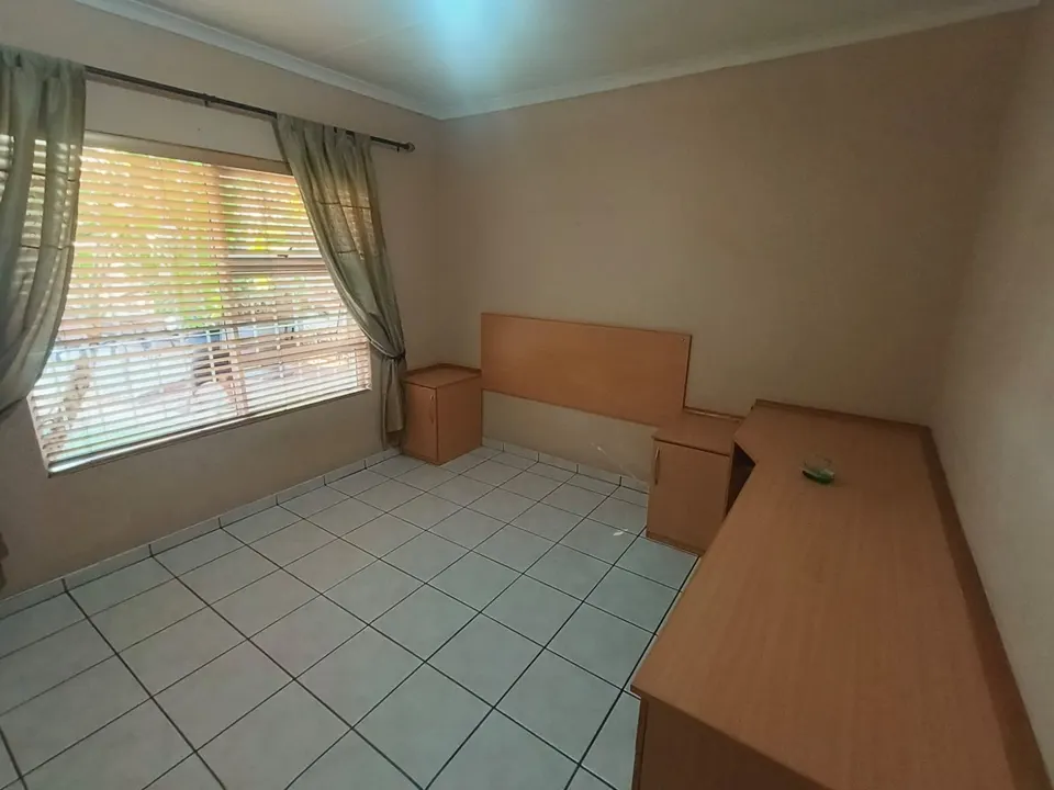 Modern 3 Bedroom house To Rent in Van Riebeeck Park, Kempton Park, photo 17 of 23