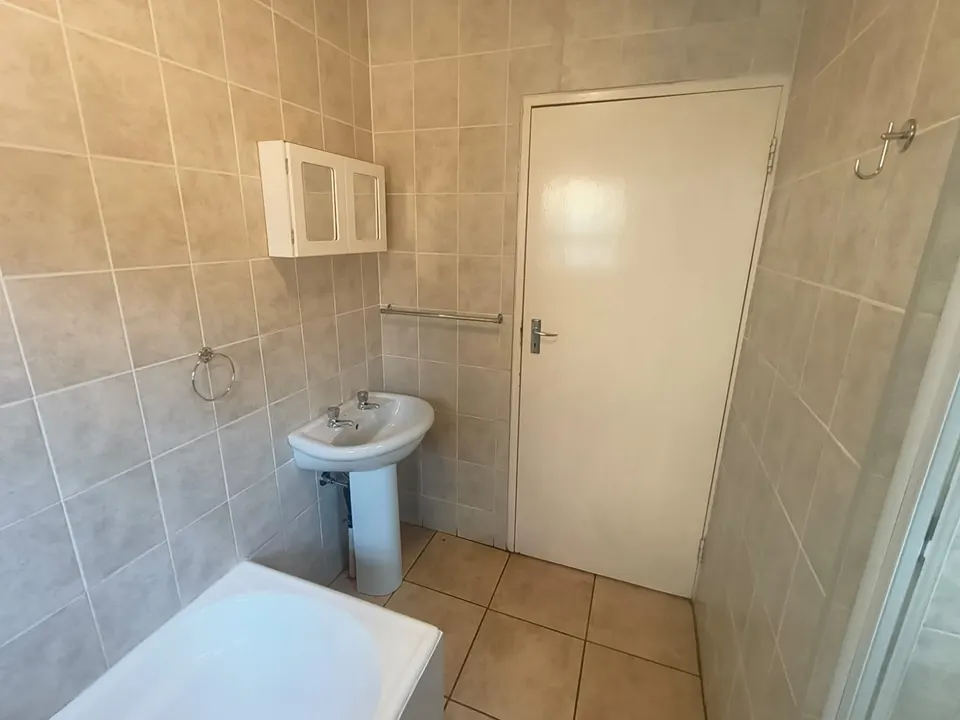 Modern 3 Bedroom house To Rent in Van Riebeeck Park, Kempton Park, photo 20 of 23