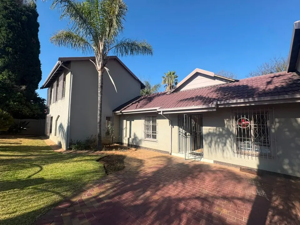 Spacious 5 Bedroom Family Home To Rent in Van Riebeeck Park - Secure Boomed-Off Area with Flatlet, photo 1 of 25