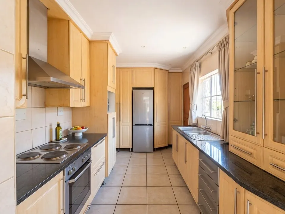 Spacious 5 Bedroom Family Home To Rent in Van Riebeeck Park - Secure Boomed-Off Area with Flatlet, photo 3 of 25