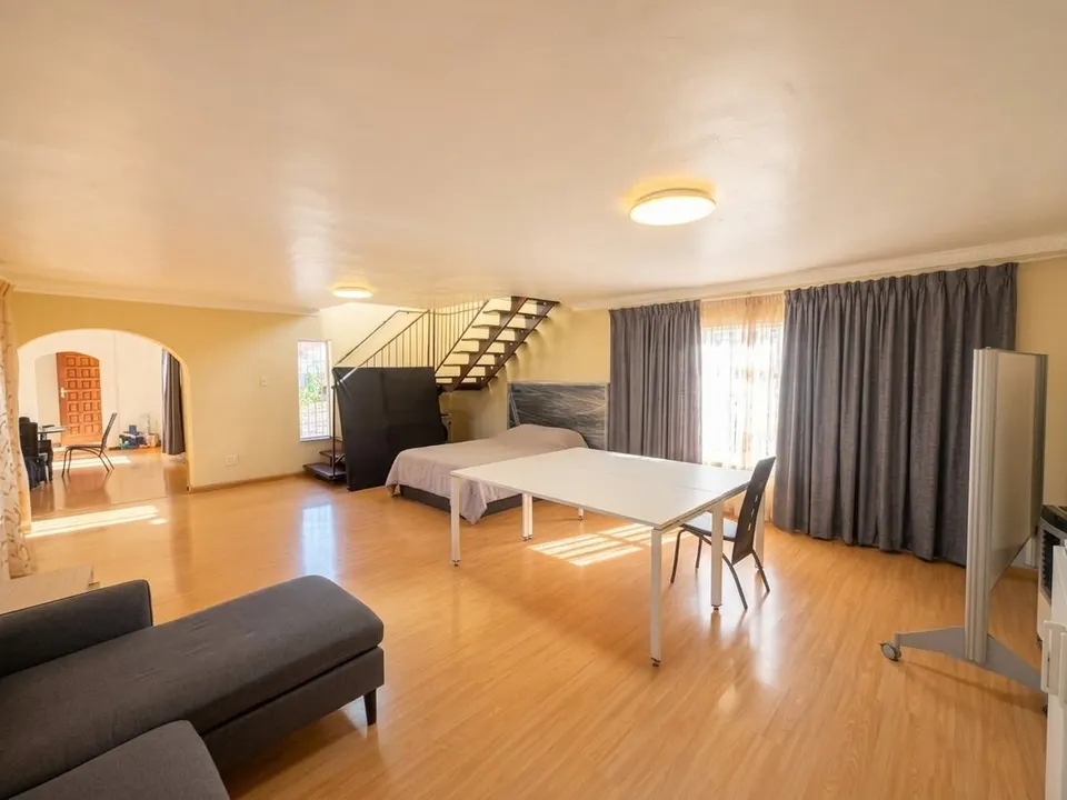 Spacious 5 Bedroom Family Home To Rent in Van Riebeeck Park - Secure Boomed-Off Area with Flatlet, photo 6 of 25