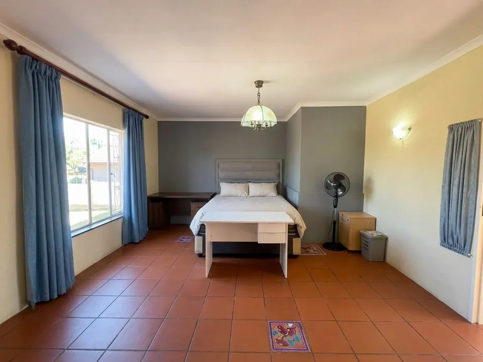 Spacious 5 Bedroom Family Home To Rent in Van Riebeeck Park - Secure Boomed-Off Area with Flatlet, photo 9 of 25