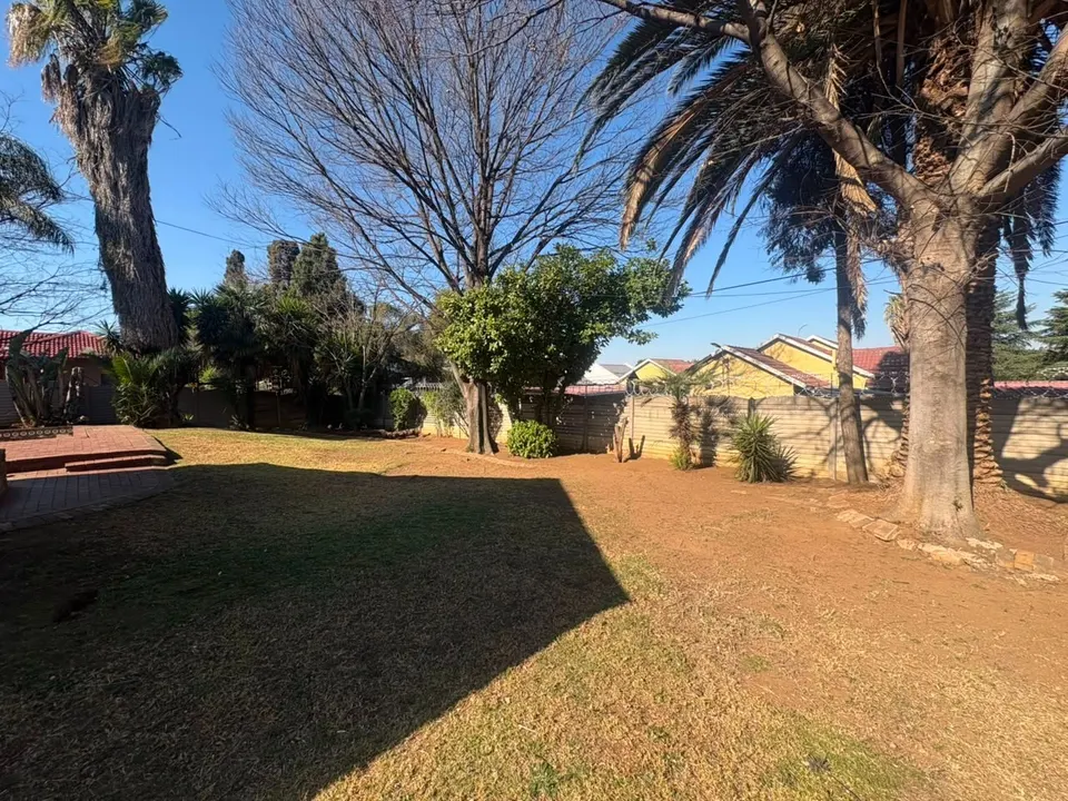 Spacious 5 Bedroom Family Home To Rent in Van Riebeeck Park - Secure Boomed-Off Area with Flatlet, photo 21 of 25