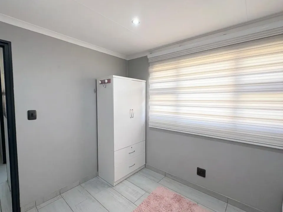 Charming 2 Bedroom Home with Versatile Third Room To Rent in Fairleads, Benoni, photo 13 of 16