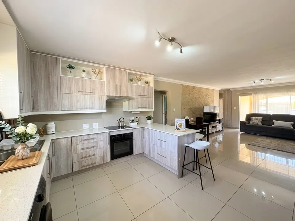 MODERN 3-BEDROOM TOWNHOUSE FOR SALE IN FOREST GLEN, MOREHILL, photo 1 of 20
