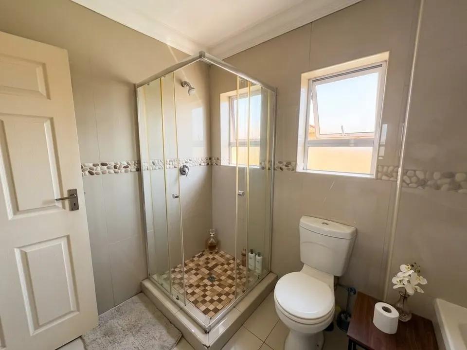 MODERN 3-BEDROOM TOWNHOUSE FOR SALE IN FOREST GLEN, MOREHILL, photo 10 of 20