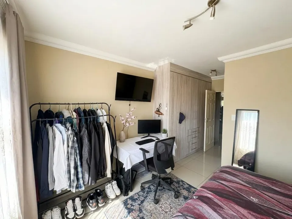 MODERN 3-BEDROOM TOWNHOUSE FOR SALE IN FOREST GLEN, MOREHILL, photo 16 of 20