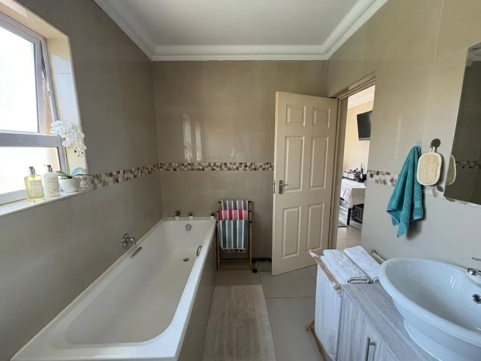 MODERN 3-BEDROOM TOWNHOUSE FOR SALE IN FOREST GLEN, MOREHILL, photo 19 of 20