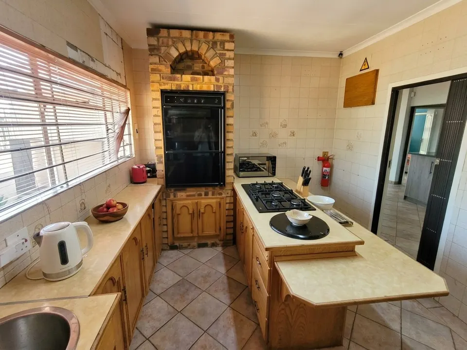 Business Zoned Property For Sale in Carenvale, Roodepoort - A Rare Residential and Commercial Find, photo 6 of 41