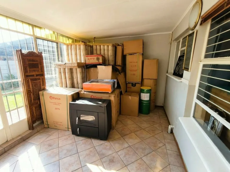 Business Zoned Property For Sale in Carenvale, Roodepoort - A Rare Residential and Commercial Find, photo 19 of 41