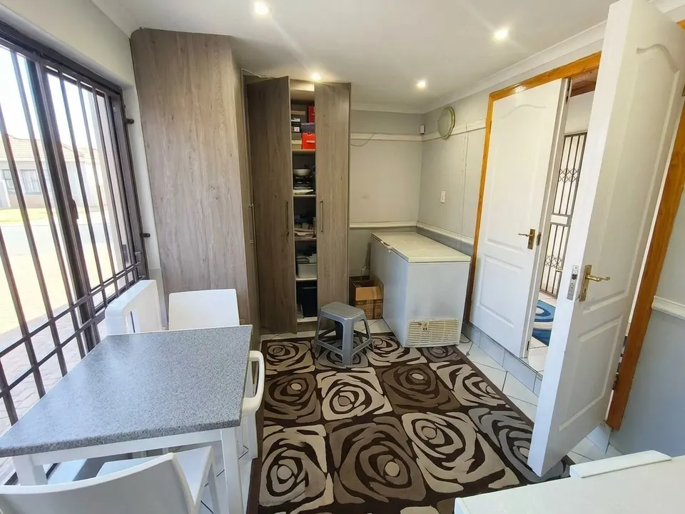 Business Zoned Property For Sale in Carenvale, Roodepoort - A Rare Residential and Commercial Find, photo 20 of 41