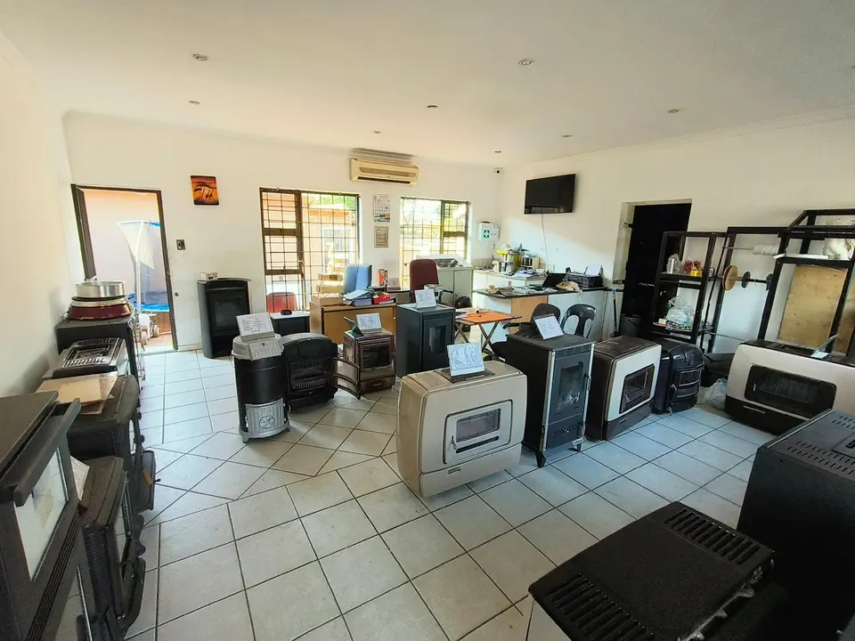 Business Zoned Property For Sale in Carenvale, Roodepoort - A Rare Residential and Commercial Find, photo 35 of 41