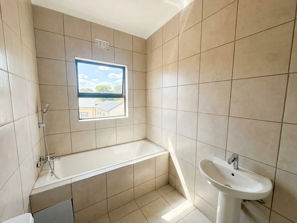 Brand-New 2-Bedroom Apartments To Rent - S and S Villas, Kenleaf, photo 10 of 14