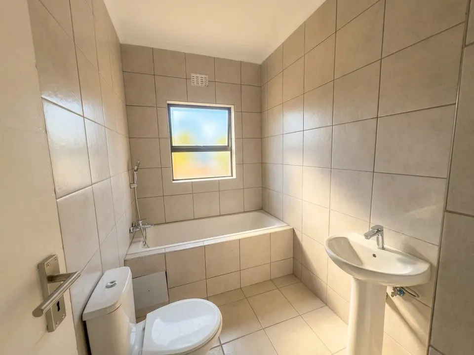 Brand-New 2-Bedroom Apartments To Rent - S and S Villas, Kenleaf, photo 11 of 14