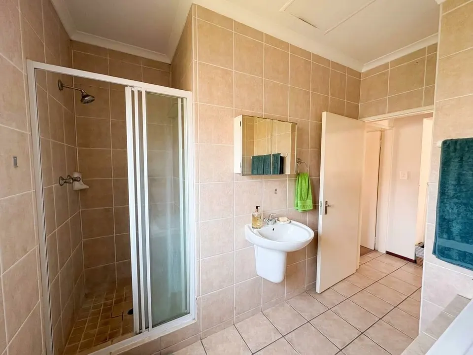 Charming 2 Bedroom Apartment For Sale in San Vitto, Sunninghill, photo 12 of 24