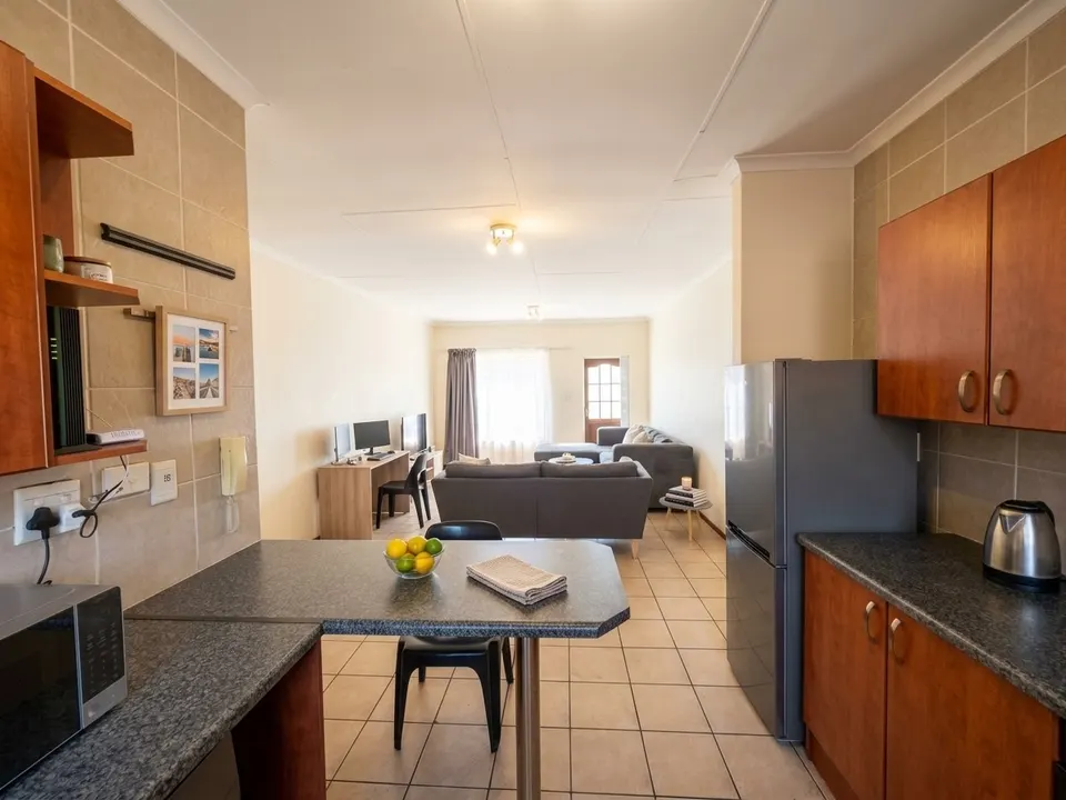 Charming 2 Bedroom Apartment For Sale in San Vitto, Sunninghill, photo 9 of 24