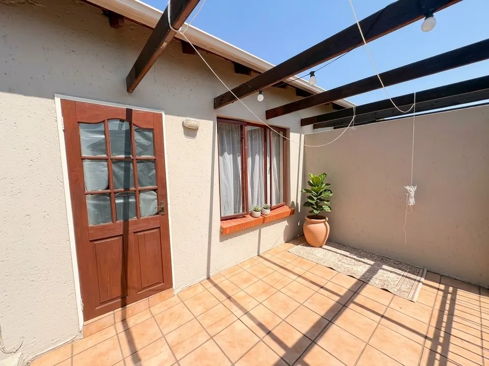 Charming 2 Bedroom Apartment For Sale in San Vitto, Sunninghill, photo 22 of 24