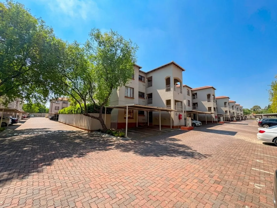 Charming 2 Bedroom Apartment For Sale in San Vitto, Sunninghill, photo 1 of 24