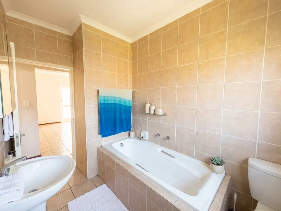 Charming 2 Bedroom Apartment For Sale in San Vitto, Sunninghill, photo 14 of 24