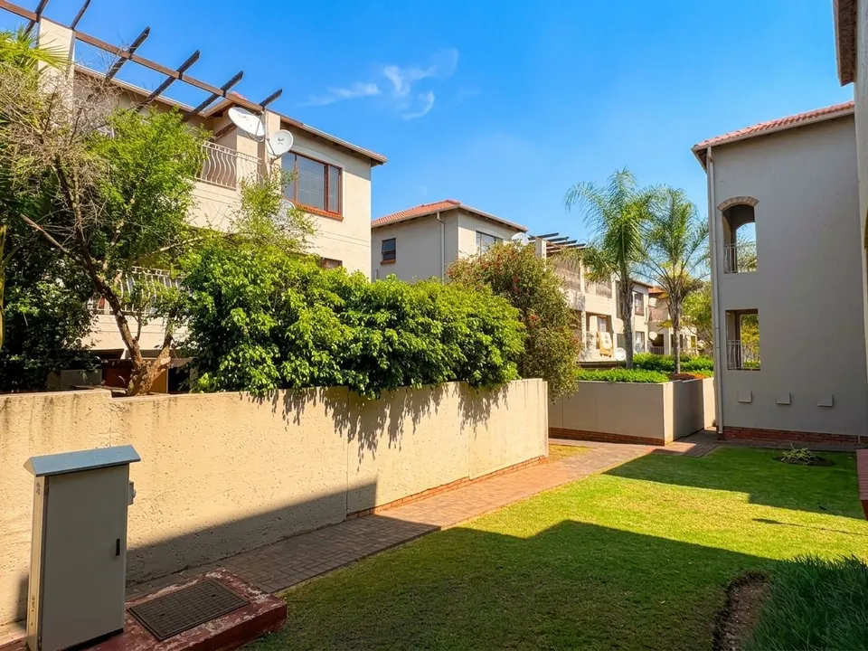 Charming 2 Bedroom Apartment For Sale in San Vitto, Sunninghill, photo 5 of 24