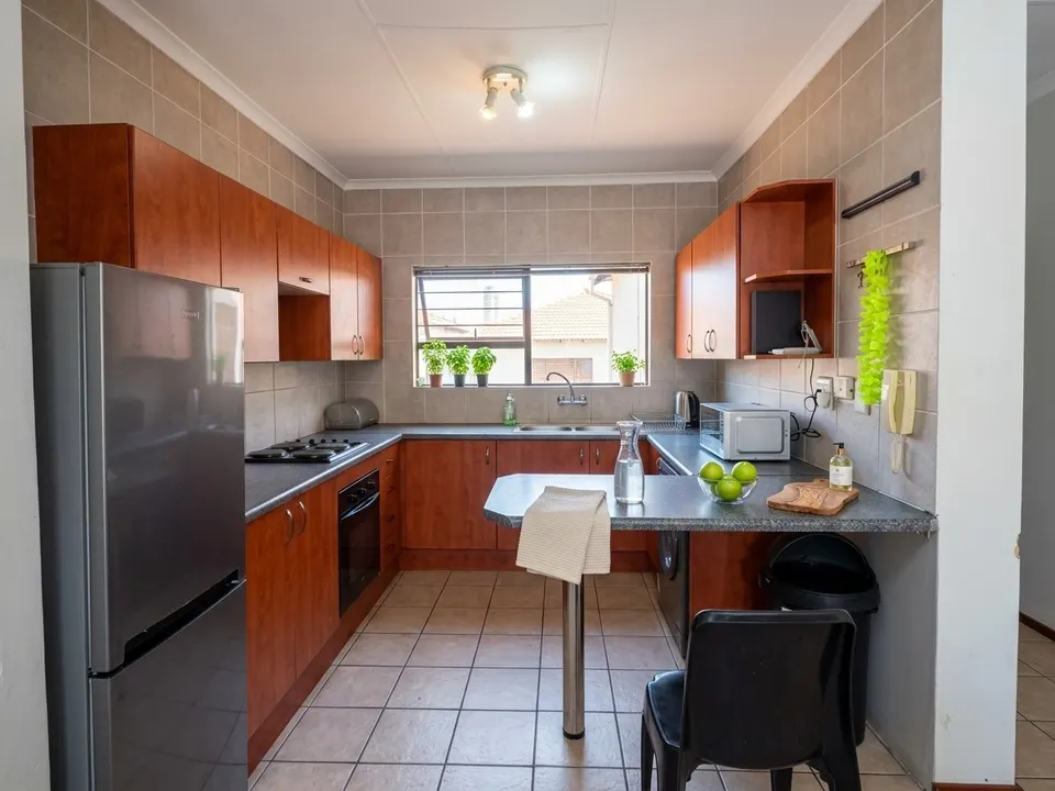 Charming 2 Bedroom Apartment For Sale in San Vitto, Sunninghill, photo 6 of 24