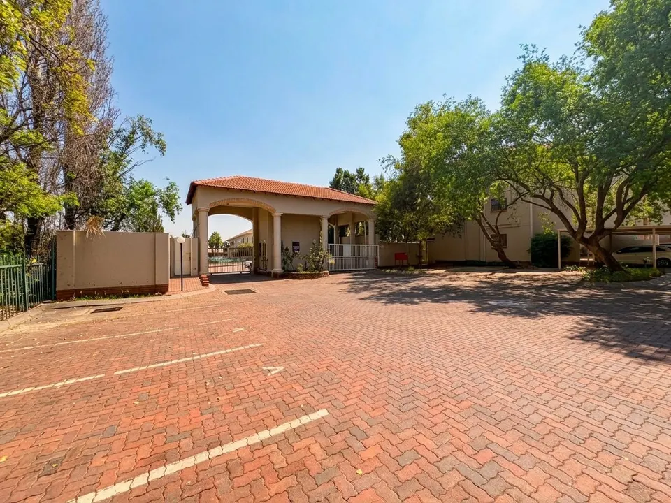 Charming 2 Bedroom Apartment For Sale in San Vitto, Sunninghill, photo 4 of 24