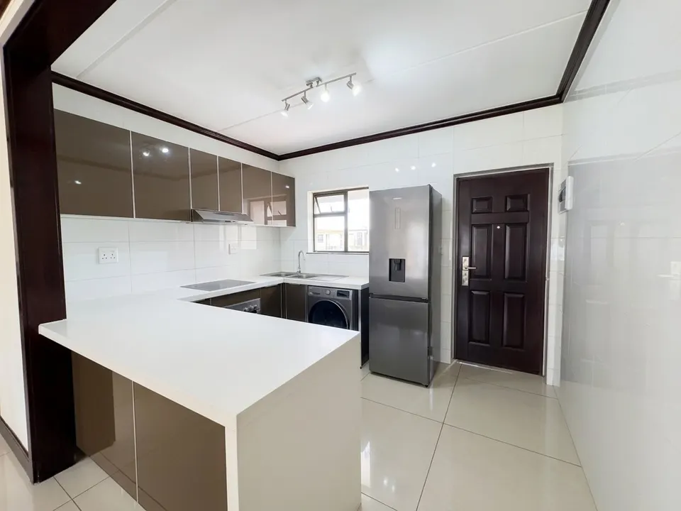 Modern 2 Bedroom Ground-Floor Apartment For Sale in Cedar Acres Estate – Secure Living & Beautiful Garden Views, photo 2 of 19