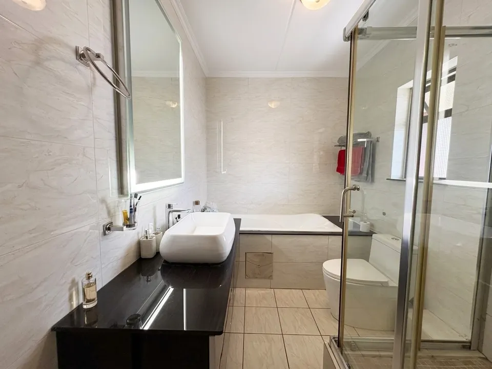 Modern 2 Bedroom Ground-Floor Apartment For Sale in Cedar Acres Estate – Secure Living & Beautiful Garden Views, photo 10 of 19