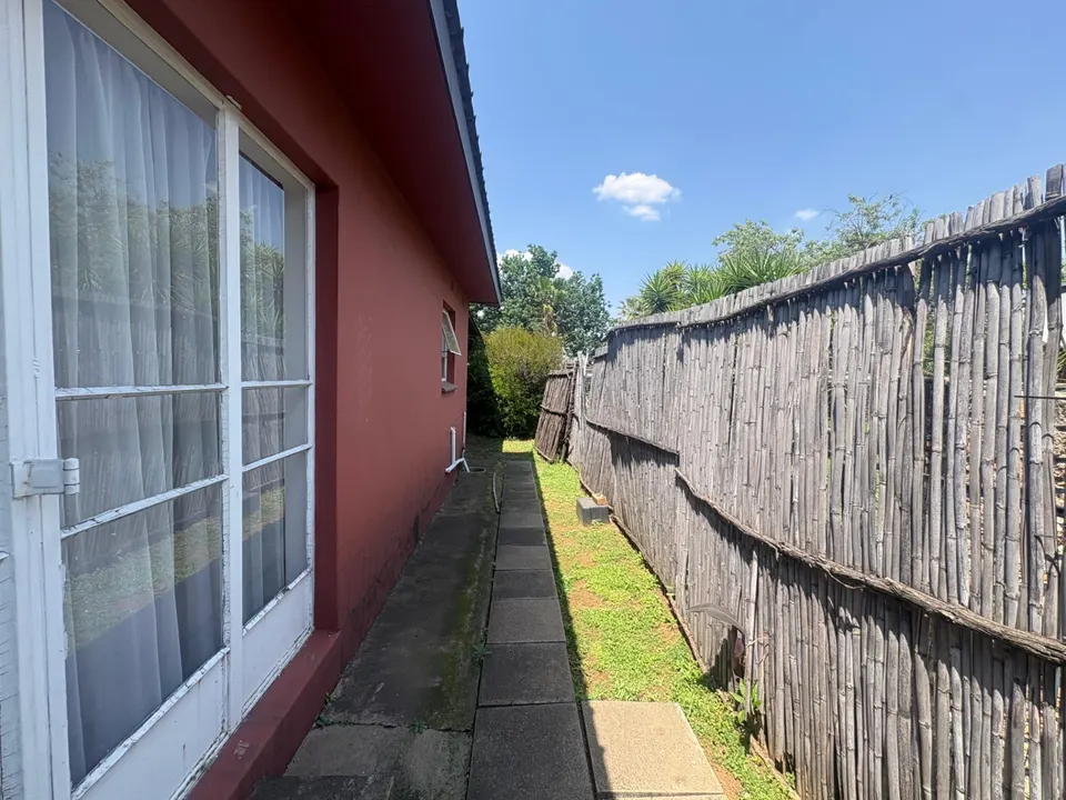 Spacious 2 Bedroom Flatlet To Rent in Beyerspark, Boksburg - Private Garden and Utilities Included, photo 14 of 17