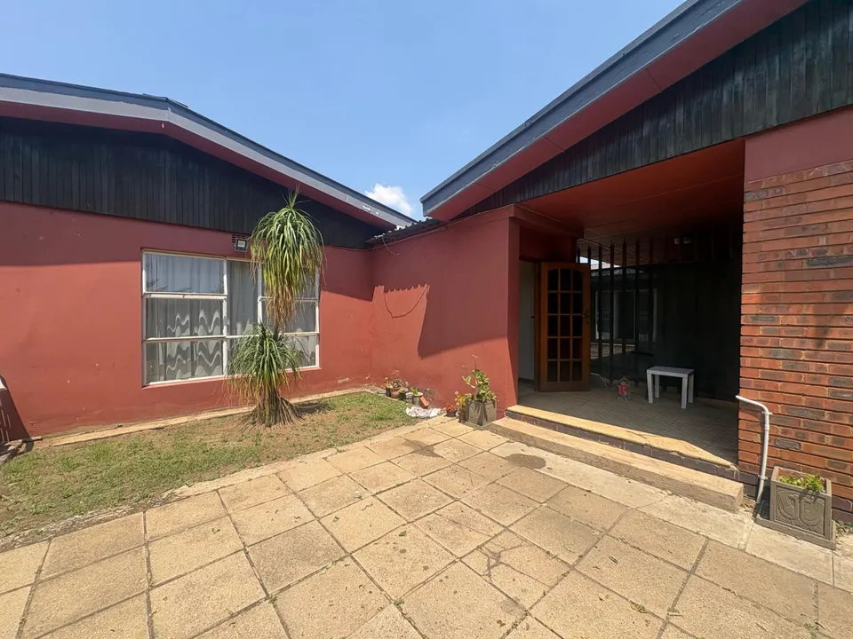 Spacious 2 Bedroom Flatlet To Rent in Beyerspark, Boksburg - Private Garden and Utilities Included, photo 15 of 17
