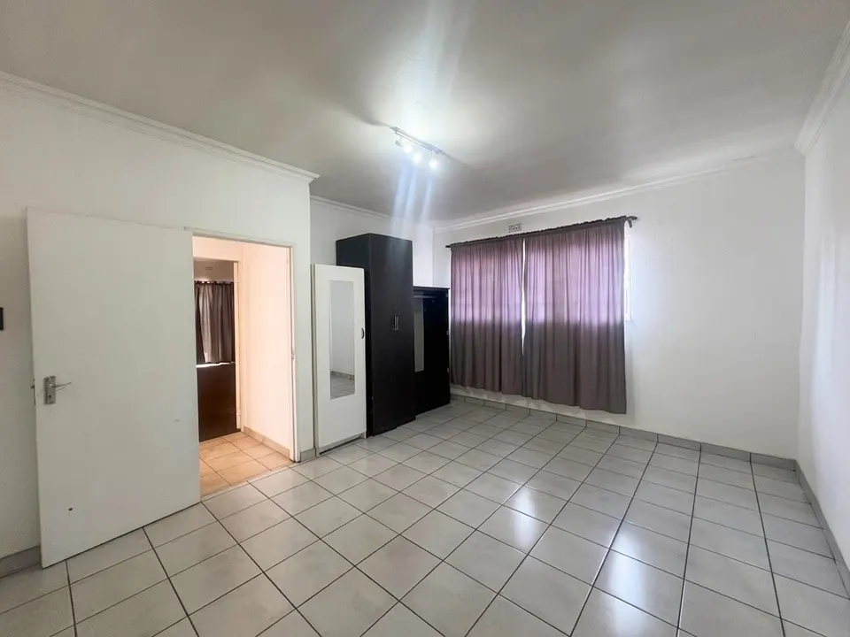 Spacious 2 Bedroom Flatlet To Rent in Beyerspark, Boksburg - Private Garden and Utilities Included, photo 8 of 17