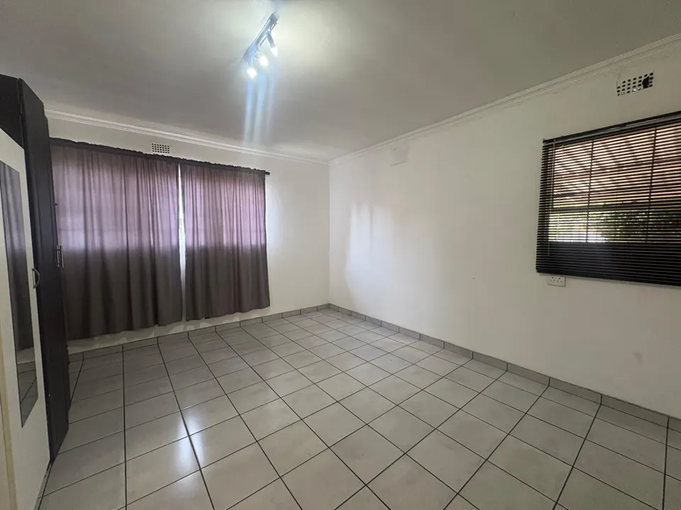 Spacious 2 Bedroom Flatlet To Rent in Beyerspark, Boksburg - Private Garden and Utilities Included, photo 9 of 17