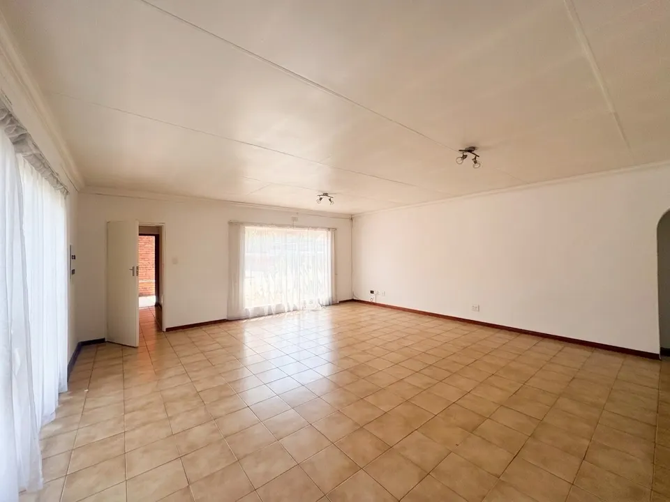 Spacious 2 Bedroom Flatlet To Rent in Beyerspark, Boksburg - Private Garden and Utilities Included, photo 6 of 17