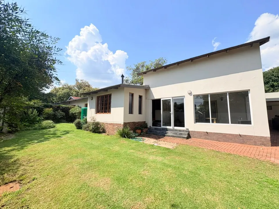 Partially Furnished 2 Bedroom Home To Rent in Ferndale, Randburg, photo 1 of 26