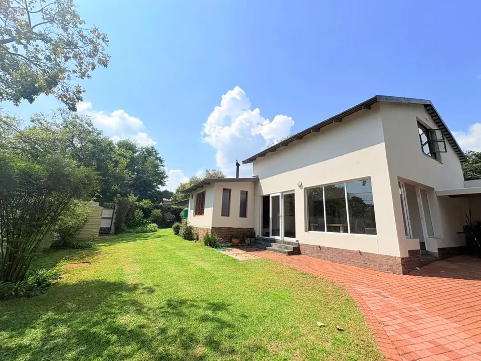 Partially Furnished 2 Bedroom Home To Rent in Ferndale, Randburg, photo 2 of 26
