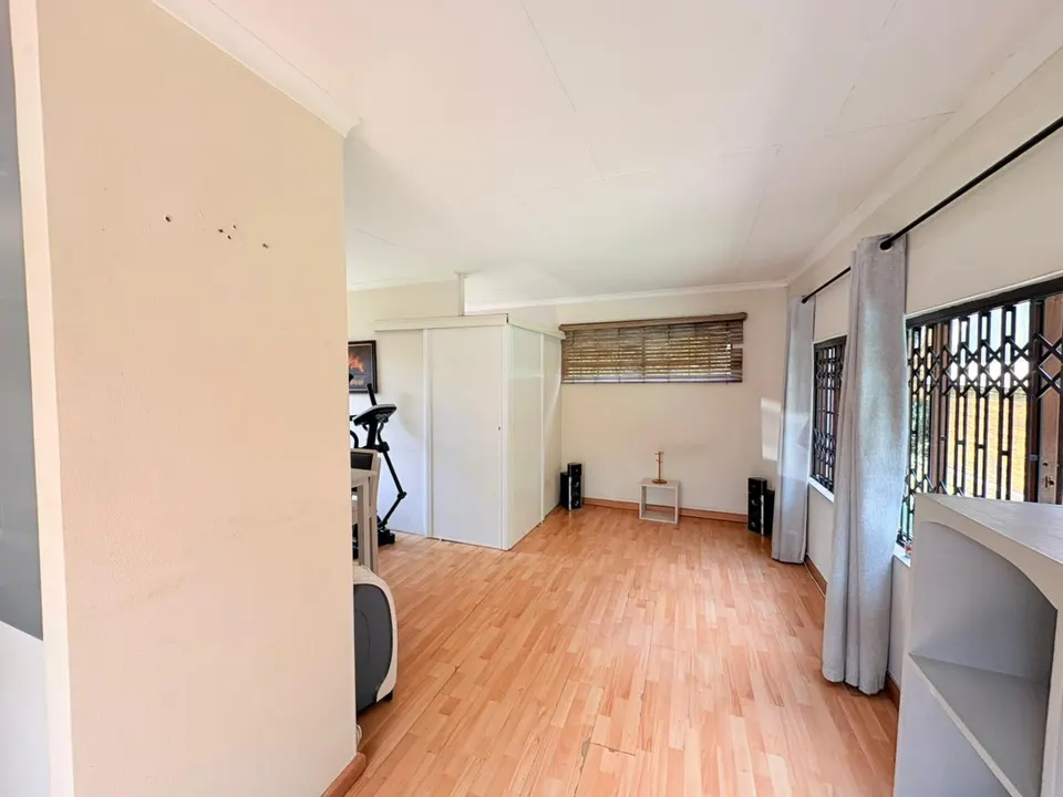 Partially Furnished 2 Bedroom Home To Rent in Ferndale, Randburg, photo 21 of 26