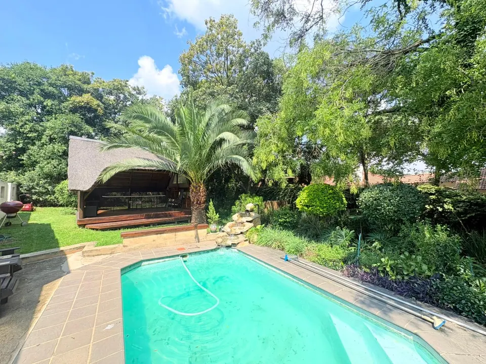 Partially Furnished 2 Bedroom Home To Rent in Ferndale, Randburg, photo 24 of 26